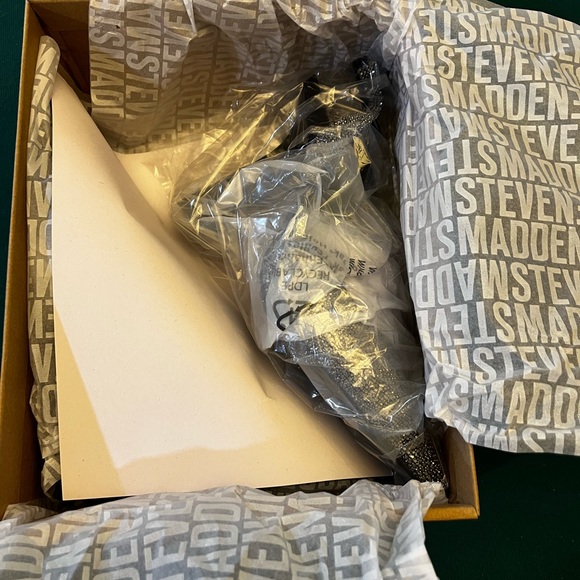 *New* Steve Madden Paul’s heels 7.5 in Pewter - Picture 6 of 9